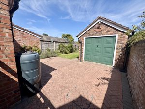 Garage - click for photo gallery